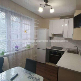 Продам квартиру, Шариковая ул. , 2 кім., 57 м², евроремонт