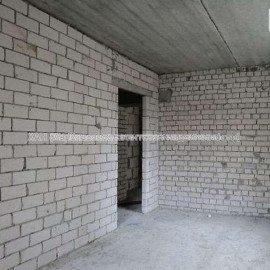 Продам квартиру, Мира ул. , 3 кім., 82 м², без внутренних работ