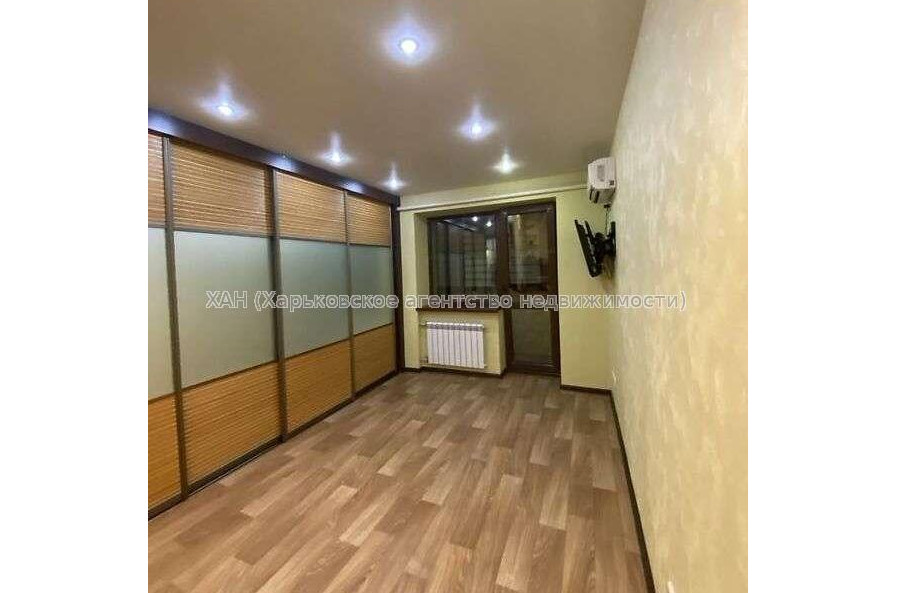 Продам квартиру, Есенина ул. , 1  ком., 32 м², капитальный ремонт 