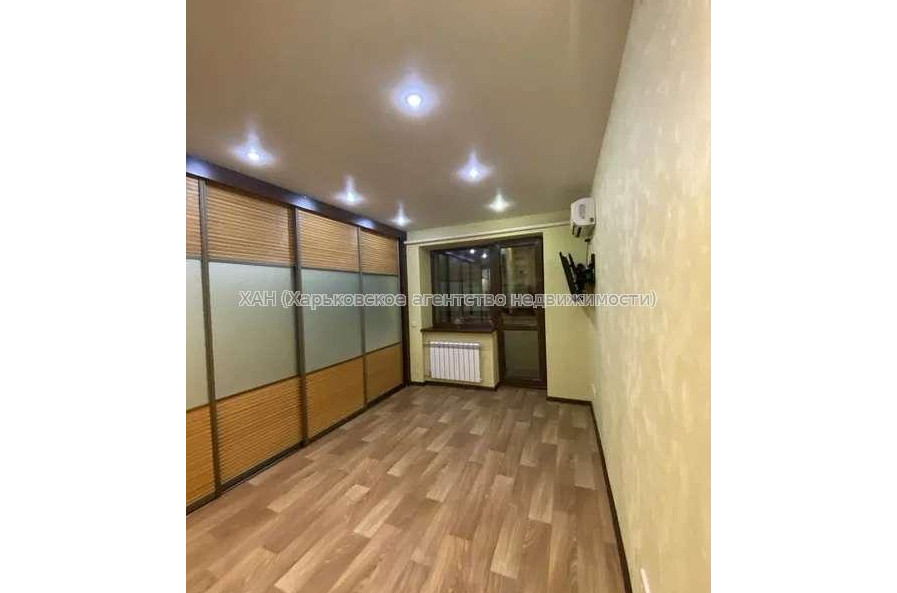 Продам квартиру, Есенина ул. , 1  ком., 32 м², капитальный ремонт 