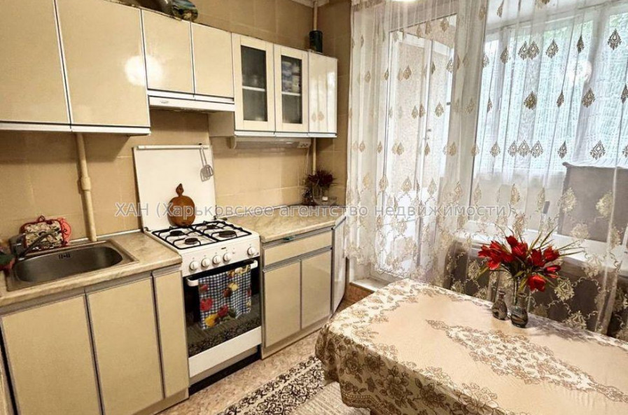 Продам квартиру, Победы просп. , 1 кім., 38 м², косметический ремонт 