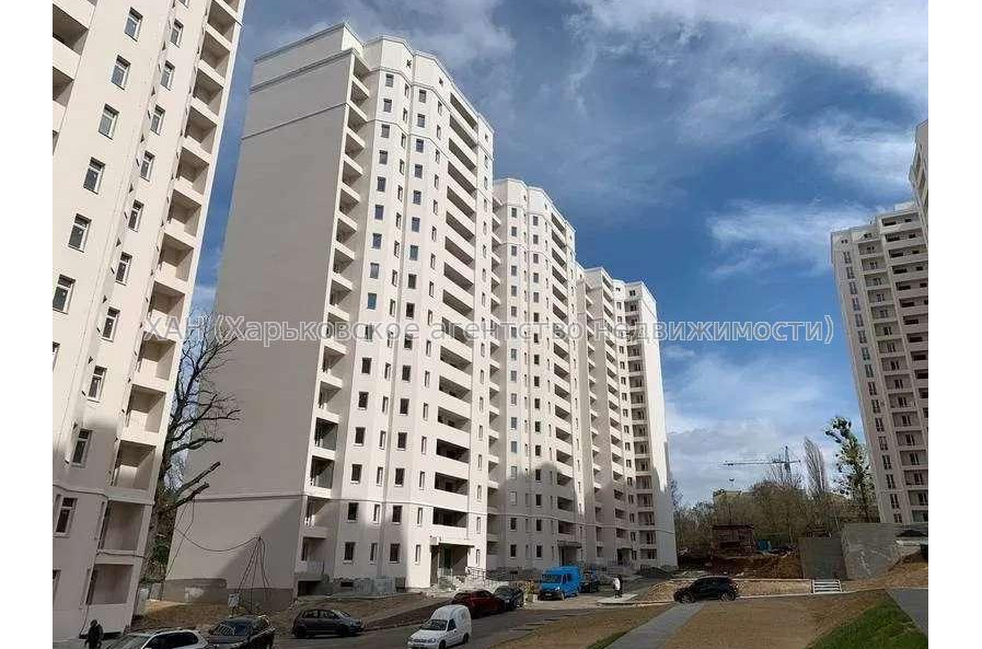 Продам квартиру, Профессорская ул. , 3 кім., 99 м², без внутренних работ 