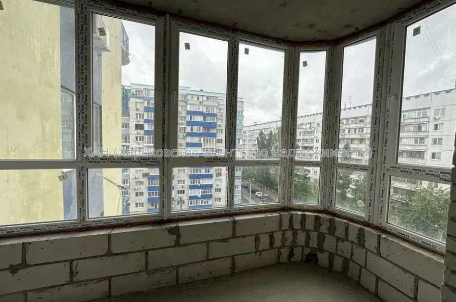 Продам квартиру, Яны Червоной ул. , 1 кім., 50 м², без внутренних работ 
