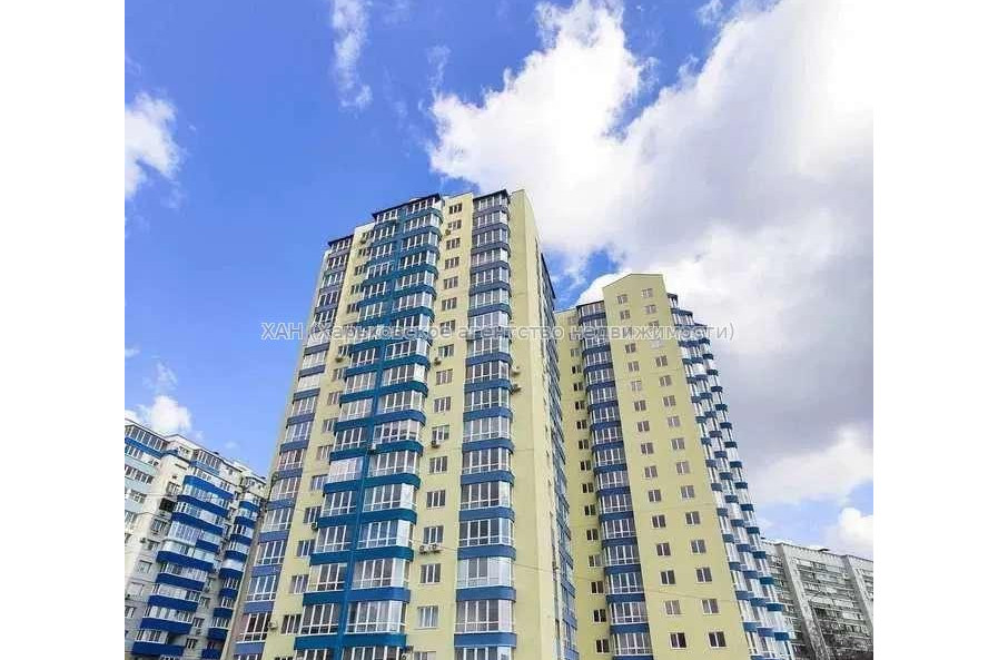 Продам квартиру, Яны Червоной ул. , 1 кім., 50 м², без внутренних работ 