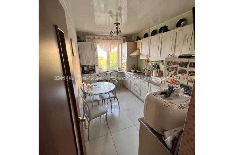 Продам квартиру, Тракторостроителей просп. , 3 кім., 64 м², капитальный ремонт 