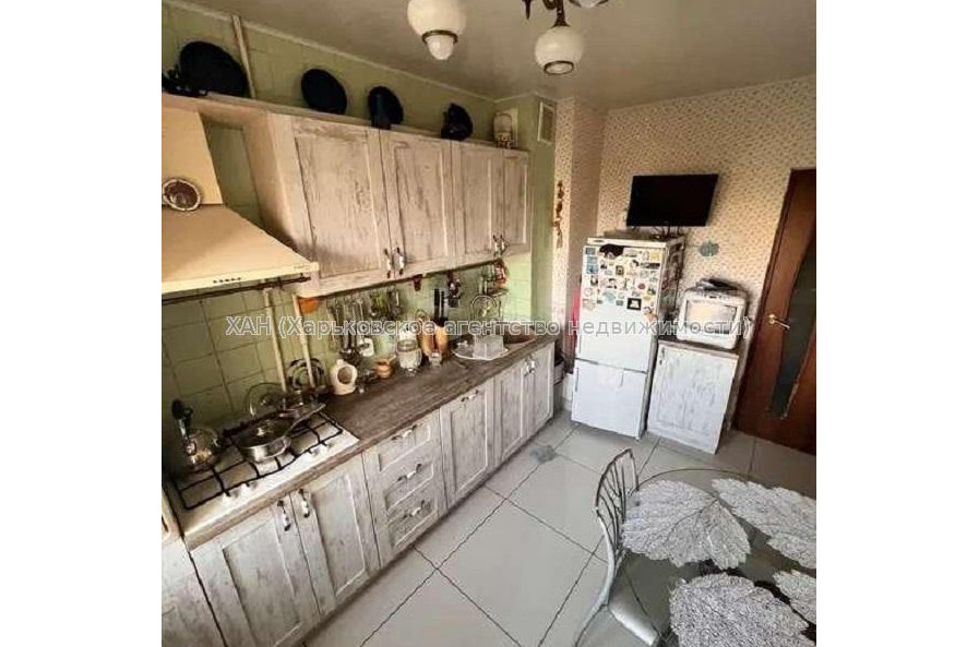 Продам квартиру, Тракторостроителей просп. , 3 кім., 64 м², капитальный ремонт 