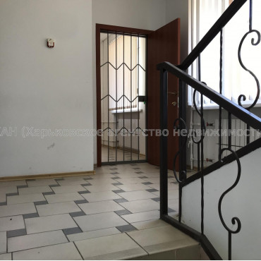 Здам нежитлову нерухомість, офис в офисном центре , 1 кім., 93.40 м², косметический ремонт 