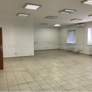 Здам нежитлову нерухомість, офис в офисном центре , 1 кім., 93.40 м², косметический ремонт 