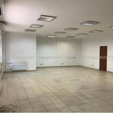 Здам нежитлову нерухомість, офис в офисном центре , 1 кім., 93.40 м², косметический ремонт 