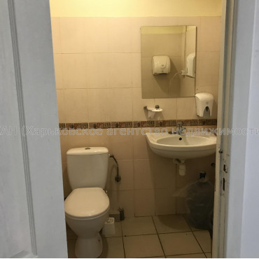 Здам нежитлову нерухомість, офис в офисном центре , 1 кім., 93.40 м², косметический ремонт 