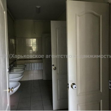 Здам нежитлову нерухомість, офис в офисном центре , 2 кім., 219 м², косметический ремонт 