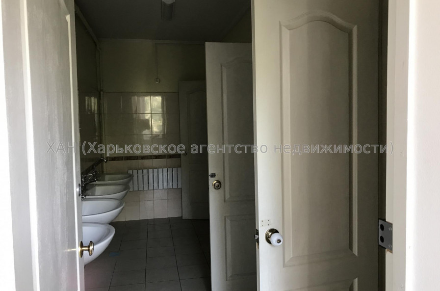 Здам нежитлову нерухомість, офис в офисном центре , 2 кім., 219 м², косметический ремонт 