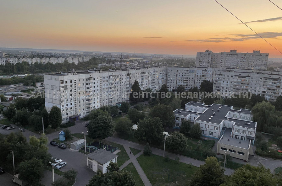 Продам квартиру, Каденюка ул. , 4 кім., 82 м², капитальный ремонт 