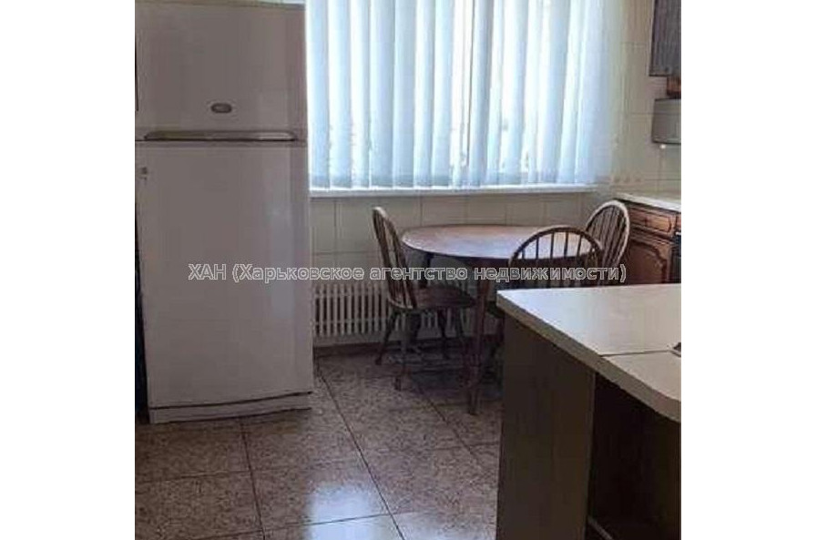 Продам квартиру, Каденюка ул. , 4 кім., 82 м², капитальный ремонт 
