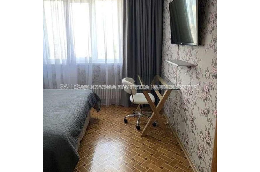 Продам квартиру, Каденюка ул. , 4 кім., 82 м², капитальный ремонт 
