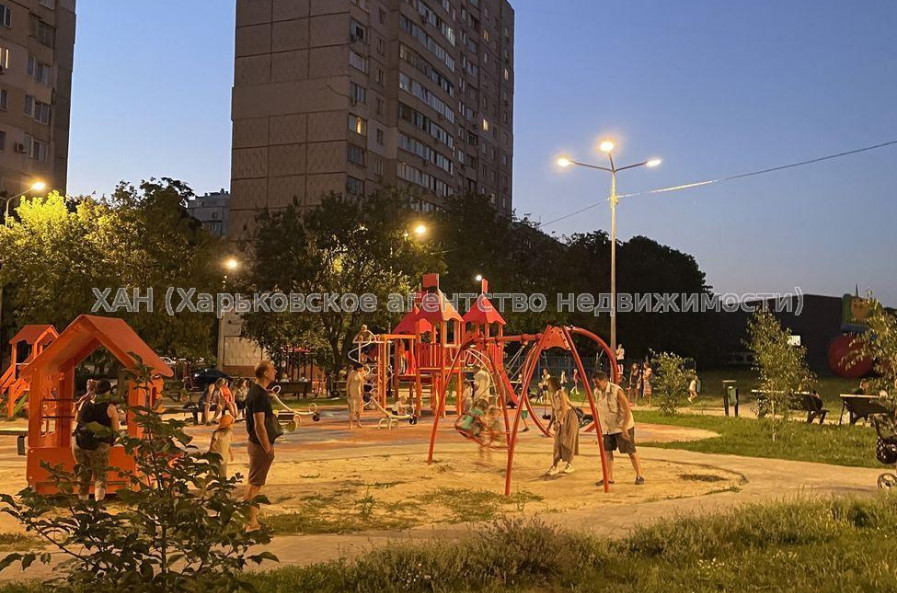 Продам квартиру, Каденюка ул. , 4 кім., 82 м², капитальный ремонт 