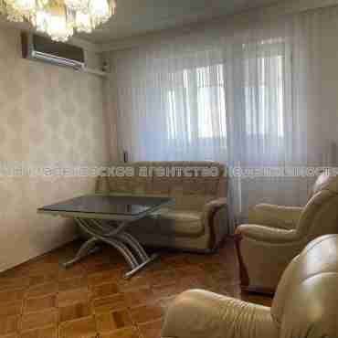 Продам квартиру, Каденюка ул. , 4 кім., 82 м², капитальный ремонт 