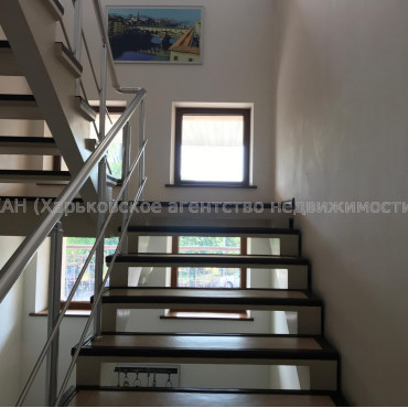 Здам нежитлову нерухомість, офис в офисном центре , 2 кім., 140 м², капитальный ремонт 