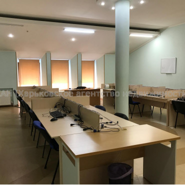 Здам нежитлову нерухомість, офис в офисном центре , 2 кім., 140 м², капитальный ремонт 