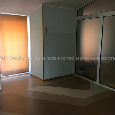 Здам нежитлову нерухомість, офис в офисном центре , 2 кім., 140 м², капитальный ремонт 