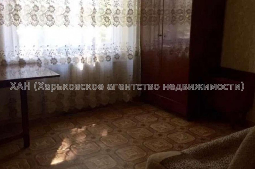 Продам квартиру, Валентиновская ул. , 2 кім., 42 м², косметический ремонт 