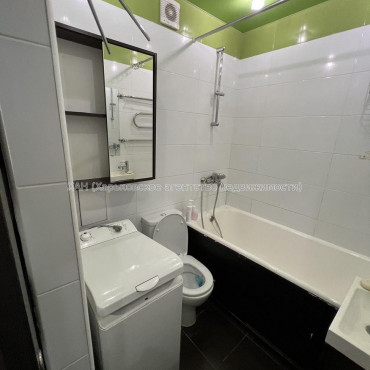 Продам квартиру, Проскуры ул. , 3 кім., 62 м², капитальный ремонт 