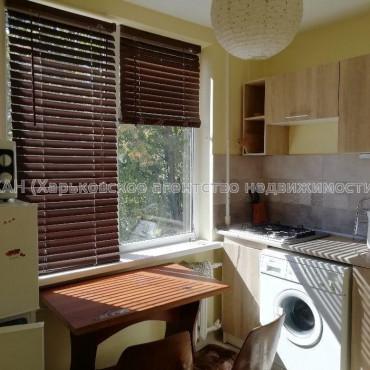 Продам квартиру, 23 Августа ул. , 1  ком., 30 м², частичный ремонт 