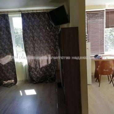 Продам квартиру, 23 Августа ул. , 1  ком., 30 м², частичный ремонт 