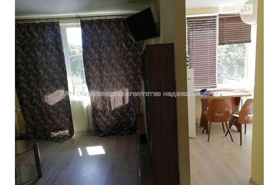 Продам квартиру, 23 Августа ул. , 1  ком., 30 м², частичный ремонт 