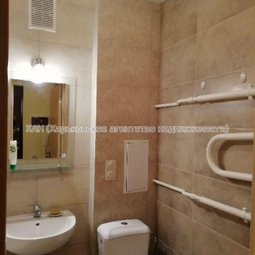 Продам квартиру, 23 Августа ул. , 1  ком., 30 м², частичный ремонт 