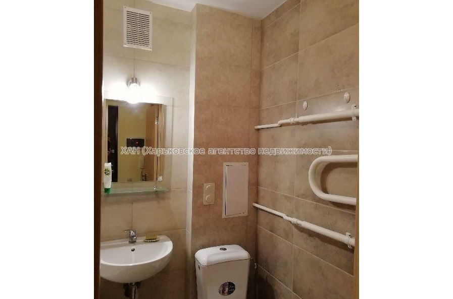 Продам квартиру, 23 Августа ул. , 1  ком., 30 м², частичный ремонт 