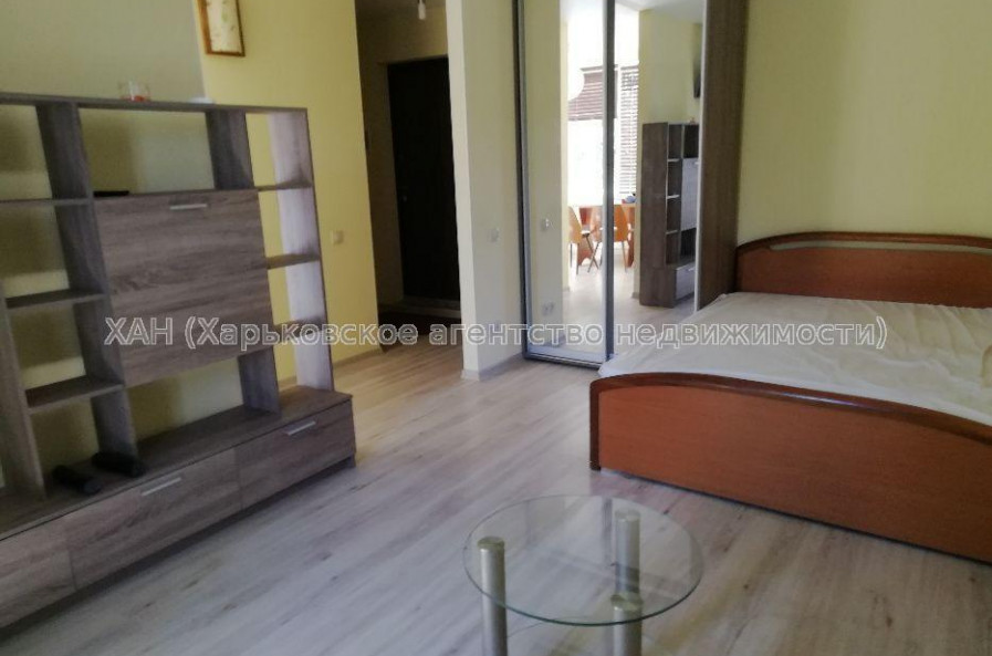 Продам квартиру, 23 Августа ул. , 1  ком., 30 м², частичный ремонт 