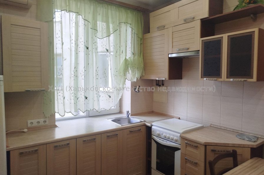 Продам квартиру, Григория Сковороды ул. , 3  ком., 64 м², капитальный ремонт 