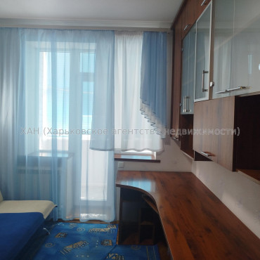 Продам квартиру, Григория Сковороды ул. , 3  ком., 64 м², капитальный ремонт 