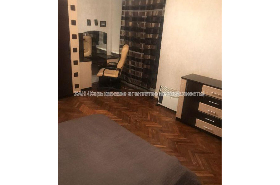 Продам квартиру, Крымская ул. , 3  ком., 84 м², косметический ремонт 