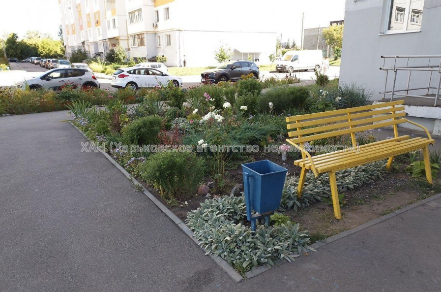 Продам квартиру, Любови Малой  просп. , 2 кім., 70 м², капитальный ремонт 