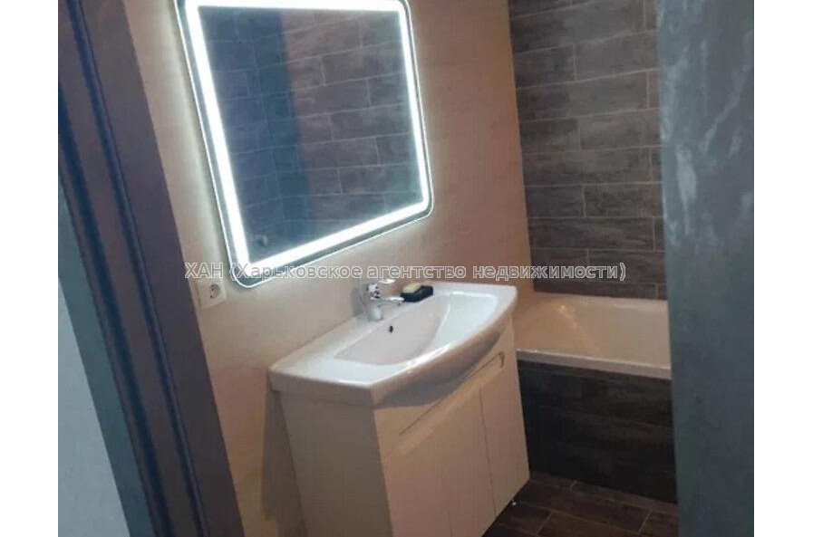 Продам квартиру, Любови Малой  просп. , 2 кім., 70 м², капитальный ремонт 