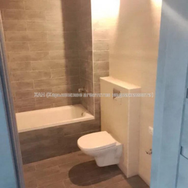 Продам квартиру, Любови Малой  просп. , 2 кім., 70 м², капитальный ремонт 