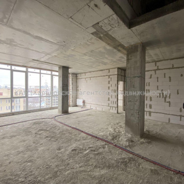 Продам квартиру, Клочковская ул. , 4  ком., 138 м², без внутренних работ 