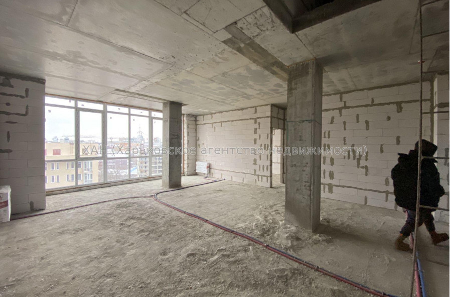 Продам квартиру, Клочковская ул. , 4  ком., 138 м², без внутренних работ 