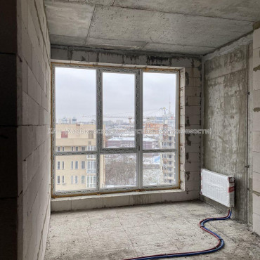 Продам квартиру, Клочковская ул. , 4  ком., 138 м², без внутренних работ 