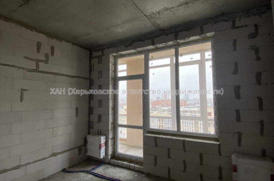 Продам квартиру, Клочковская ул. , 4  ком., 138 м², без внутренних работ 