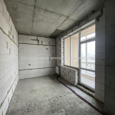 Продам квартиру, Клочковская ул. , 4  ком., 138 м², без внутренних работ 