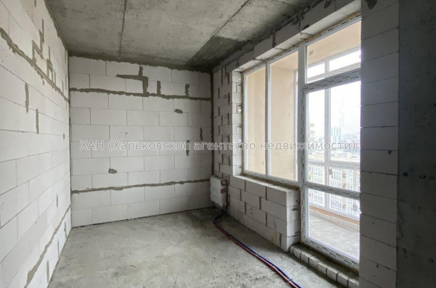 Продам квартиру, Клочковская ул. , 4  ком., 138 м², без внутренних работ 