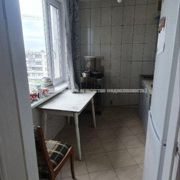 Продам квартиру, Тракторостроителей просп. , 3 кім., 65 м², капитальный ремонт 