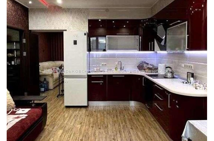 Продам квартиру, Победы просп. , 1 кім., 52 м², капитальный ремонт 