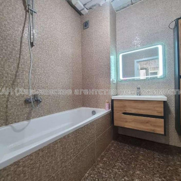 Продам квартиру, Заливная ул. , 2  ком., 70 м², частичный ремонт 