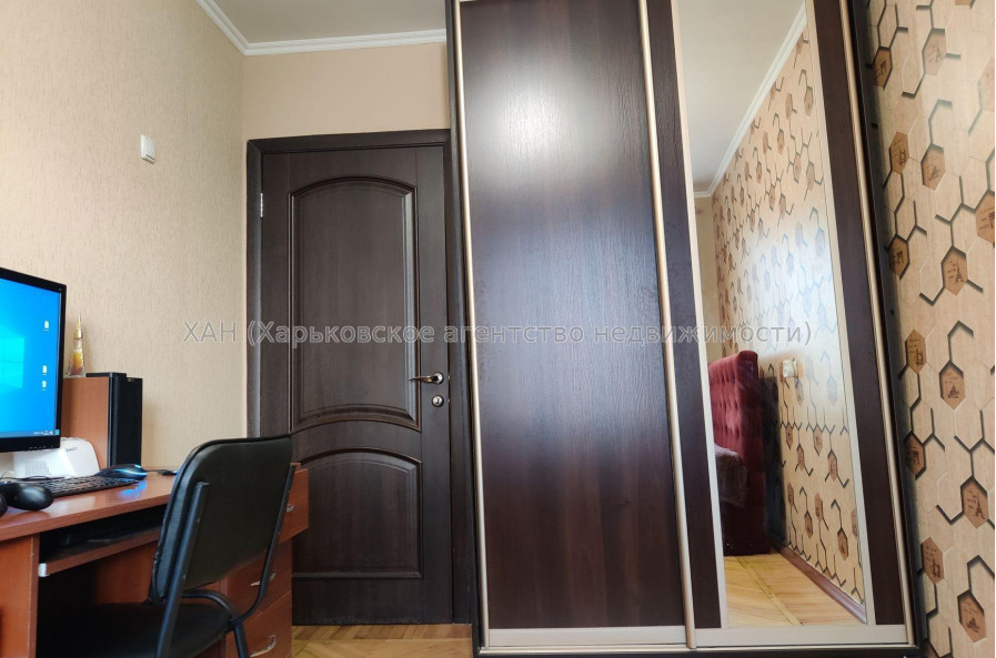 Продам квартиру, Каденюка ул. , 3  ком., 58 м², косметический ремонт 