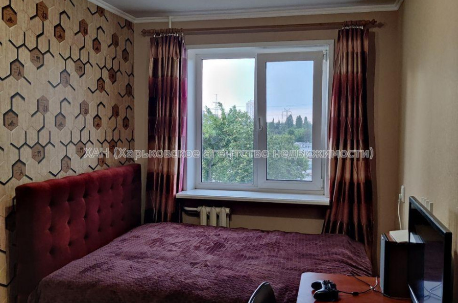Продам квартиру, Каденюка ул. , 3  ком., 58 м², косметический ремонт 