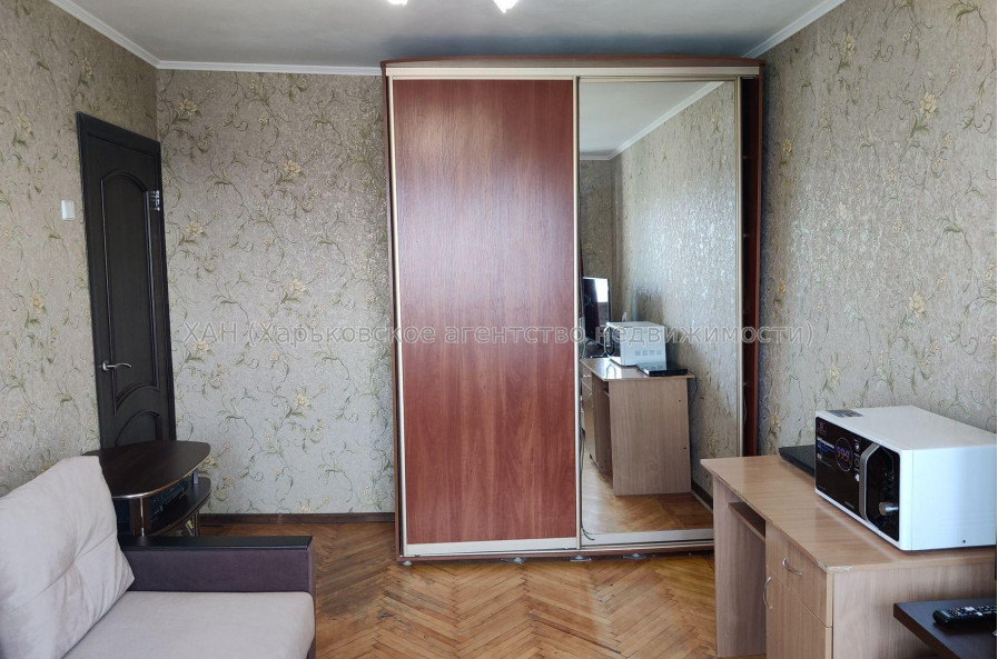 Продам квартиру, Каденюка ул. , 3  ком., 58 м², косметический ремонт 